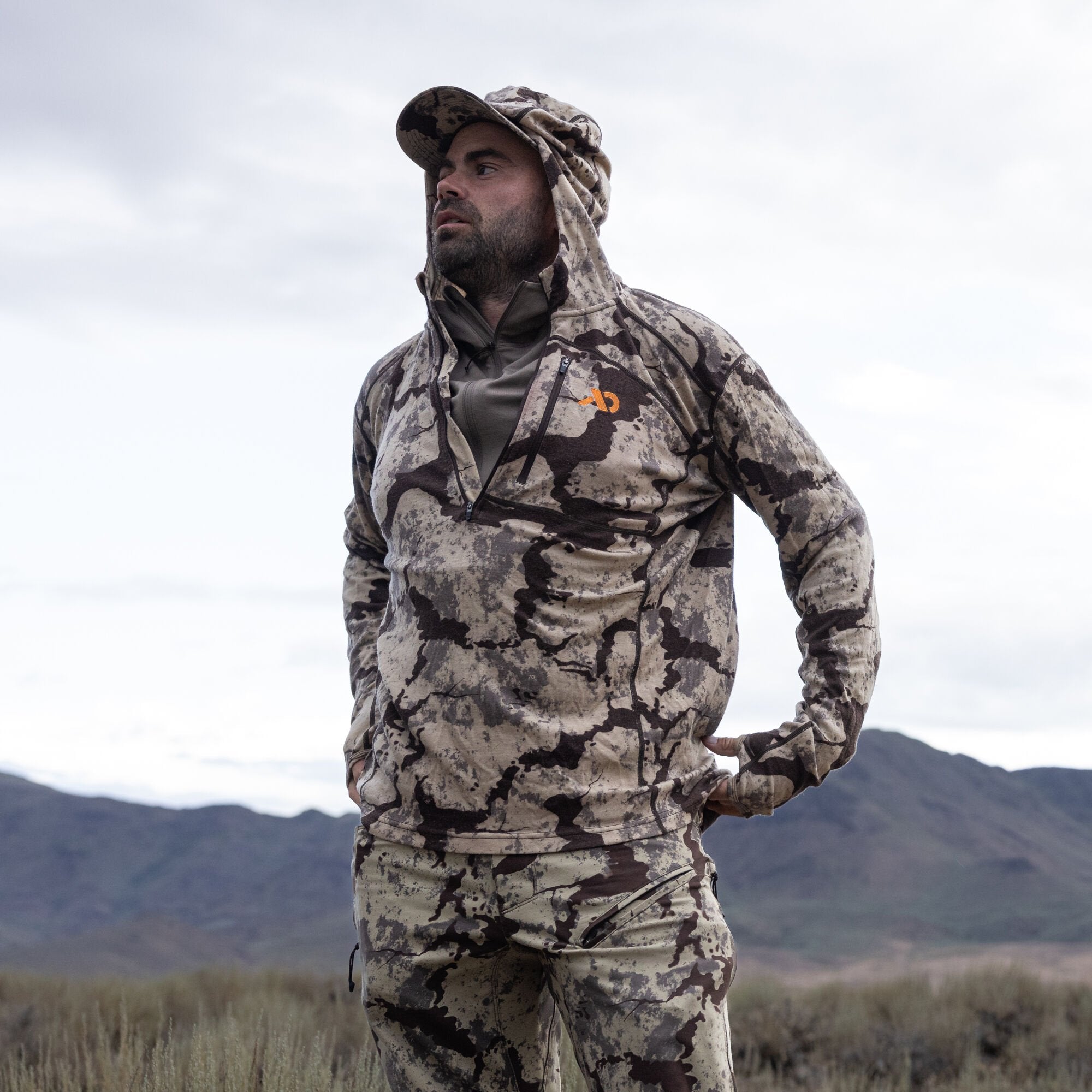 cdn_shop_files_mens-kiln-hoody_global_cerca-lifestyle-field-02
