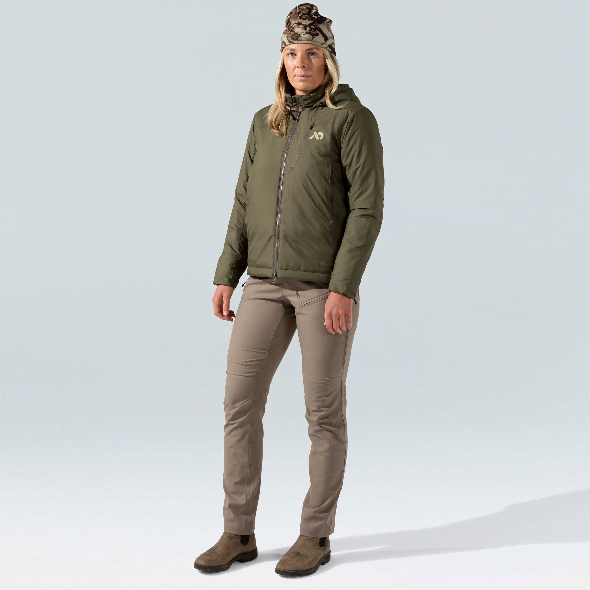 cdn_shop_files_womens-north-range-jacket_model_front