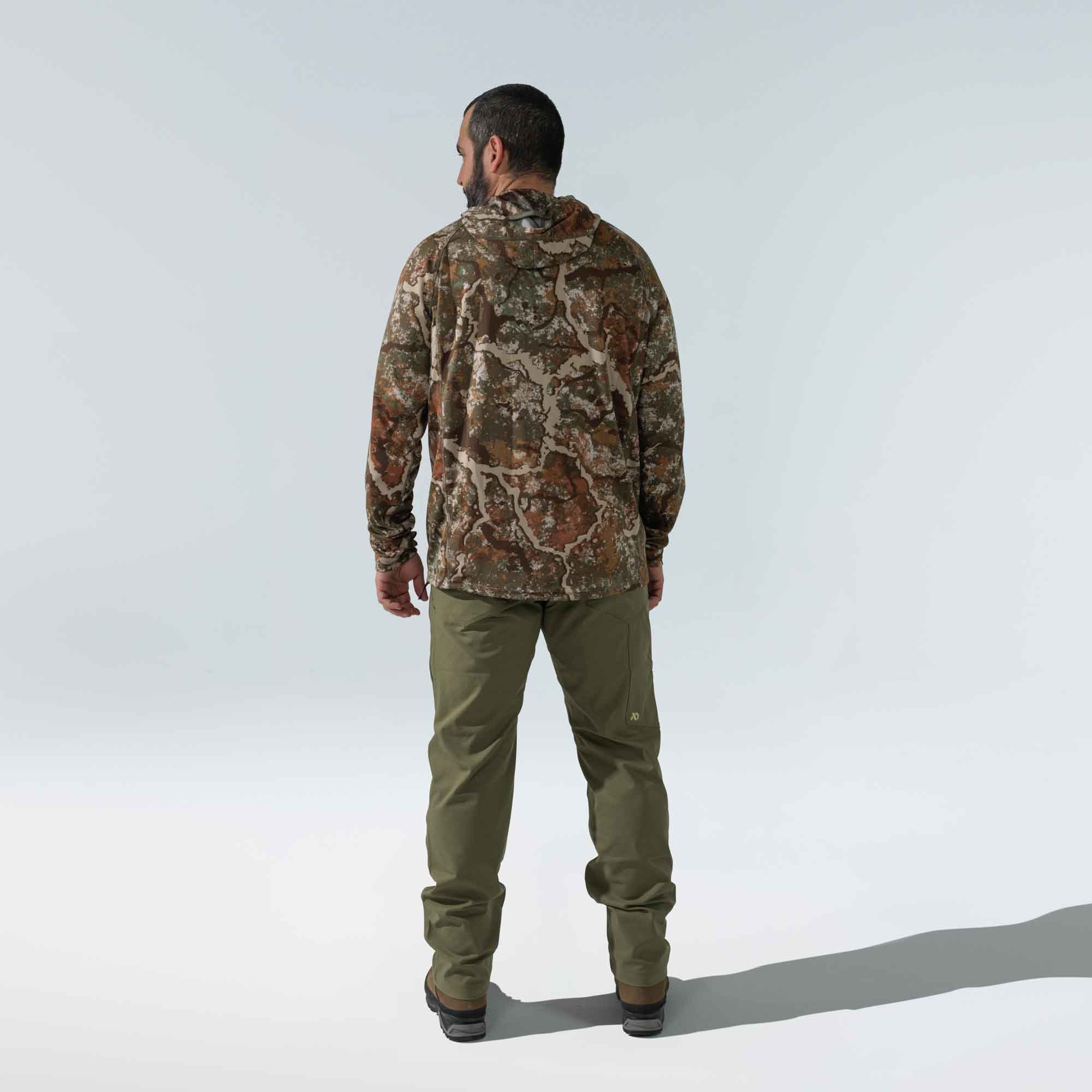 approach-hoody_model_back.jpg